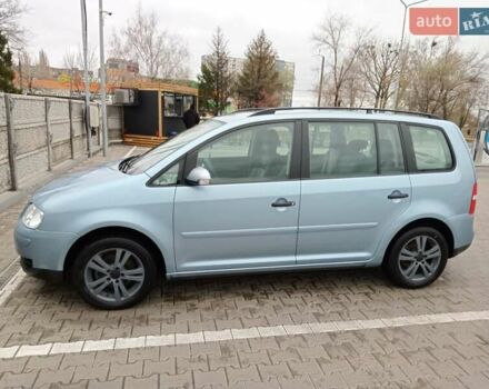 Серый Фольксваген Туран, объемом двигателя 1.6 л и пробегом 250 тыс. км за 6600 $, фото 5 на Automoto.ua