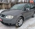 Серый Фольксваген Туран, объемом двигателя 1.6 л и пробегом 215 тыс. км за 5800 $, фото 1 на Automoto.ua