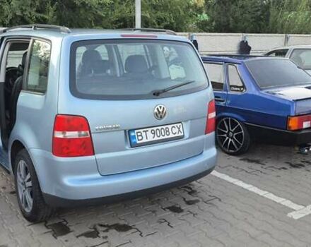 Серый Фольксваген Туран, объемом двигателя 1.6 л и пробегом 250 тыс. км за 6600 $, фото 2 на Automoto.ua