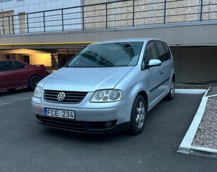 Серый Фольксваген Туран, объемом двигателя 2 л и пробегом 350 тыс. км за 2499 $, фото 1 на Automoto.ua