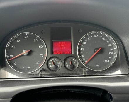 Серый Фольксваген Туран, объемом двигателя 1.6 л и пробегом 222 тыс. км за 5899 $, фото 9 на Automoto.ua