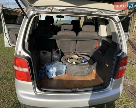 Серый Фольксваген Туран, объемом двигателя 1.9 л и пробегом 400 тыс. км за 6500 $, фото 15 на Automoto.ua