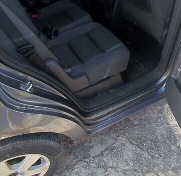 Серый Фольксваген Туран, объемом двигателя 2 л и пробегом 181 тыс. км за 4900 $, фото 11 на Automoto.ua