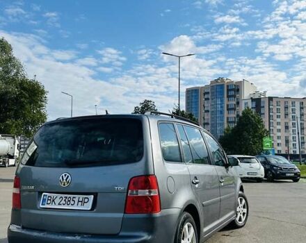 Серый Фольксваген Туран, объемом двигателя 1.97 л и пробегом 330 тыс. км за 5800 $, фото 3 на Automoto.ua