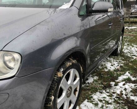 Сірий Фольксваген Туран, об'ємом двигуна 2 л та пробігом 500 тис. км за 2800 $, фото 6 на Automoto.ua