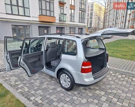 Серый Фольксваген Туран, объемом двигателя 1.6 л и пробегом 214 тыс. км за 6299 $, фото 17 на Automoto.ua