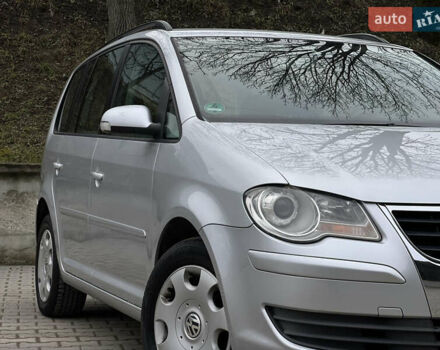 Серый Фольксваген Туран, объемом двигателя 1.9 л и пробегом 284 тыс. км за 6500 $, фото 11 на Automoto.ua