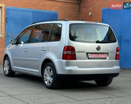 Серый Фольксваген Туран, объемом двигателя 1.6 л и пробегом 219 тыс. км за 6599 $, фото 2 на Automoto.ua