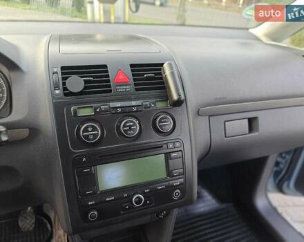 Серый Фольксваген Туран, объемом двигателя 1.6 л и пробегом 205 тыс. км за 5950 $, фото 5 на Automoto.ua