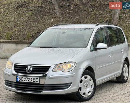 Серый Фольксваген Туран, объемом двигателя 1.9 л и пробегом 284 тыс. км за 6500 $, фото 2 на Automoto.ua