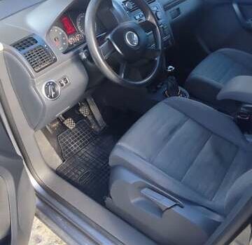 Серый Фольксваген Туран, объемом двигателя 2 л и пробегом 181 тыс. км за 4900 $, фото 12 на Automoto.ua