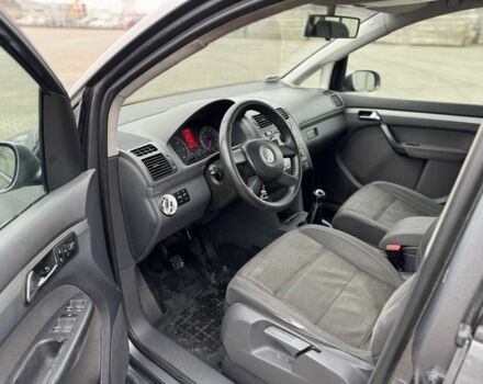 Серый Фольксваген Туран, объемом двигателя 2 л и пробегом 370 тыс. км за 2550 $, фото 6 на Automoto.ua