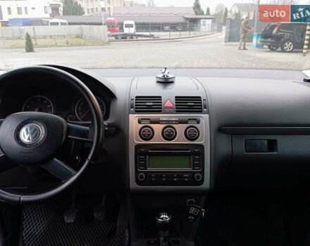 Серый Фольксваген Туран, объемом двигателя 1.98 л и пробегом 250 тыс. км за 5200 $, фото 44 на Automoto.ua