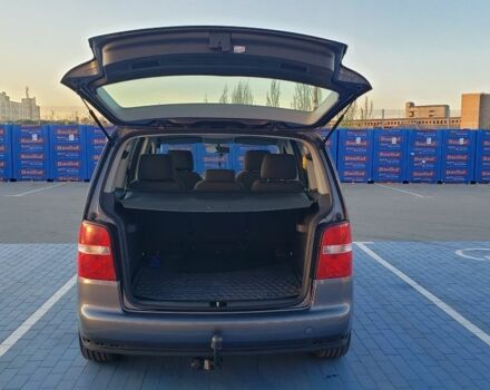 Серый Фольксваген Туран, объемом двигателя 1.9 л и пробегом 240 тыс. км за 6750 $, фото 4 на Automoto.ua