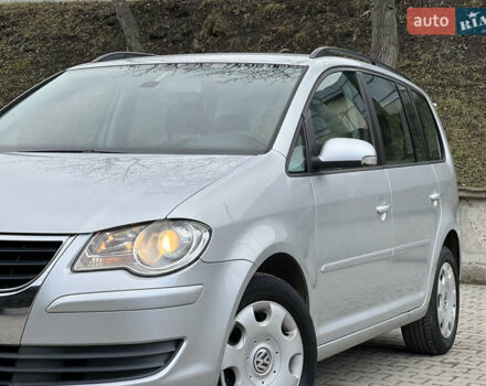 Серый Фольксваген Туран, объемом двигателя 1.9 л и пробегом 284 тыс. км за 6500 $, фото 5 на Automoto.ua