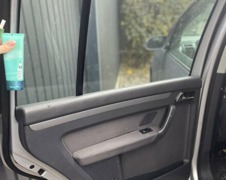 Серый Фольксваген Туран, объемом двигателя 1.6 л и пробегом 266 тыс. км за 6600 $, фото 20 на Automoto.ua