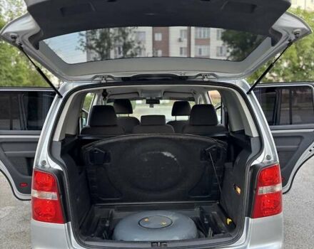 Серый Фольксваген Туран, объемом двигателя 1.98 л и пробегом 349 тыс. км за 5700 $, фото 11 на Automoto.ua