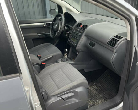 Серый Фольксваген Туран, объемом двигателя 1.6 л и пробегом 266 тыс. км за 6600 $, фото 8 на Automoto.ua