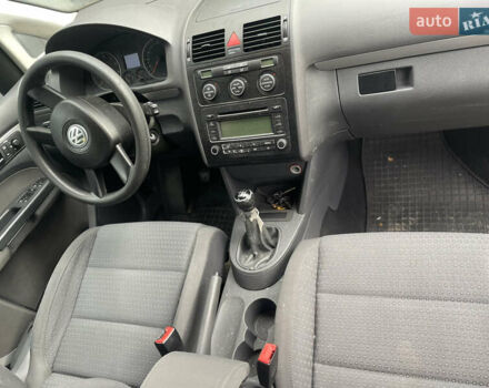 Серый Фольксваген Туран, объемом двигателя 1.6 л и пробегом 266 тыс. км за 6600 $, фото 9 на Automoto.ua
