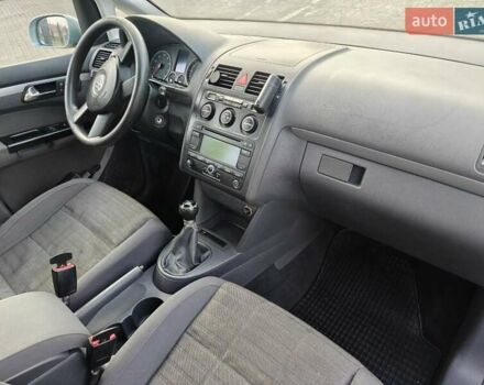 Серый Фольксваген Туран, объемом двигателя 1.6 л и пробегом 205 тыс. км за 5950 $, фото 3 на Automoto.ua