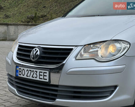 Серый Фольксваген Туран, объемом двигателя 1.9 л и пробегом 284 тыс. км за 6500 $, фото 4 на Automoto.ua