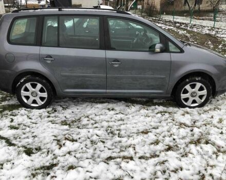 Сірий Фольксваген Туран, об'ємом двигуна 2 л та пробігом 500 тис. км за 2800 $, фото 3 на Automoto.ua