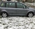 Сірий Фольксваген Туран, об'ємом двигуна 2 л та пробігом 500 тис. км за 2800 $, фото 3 на Automoto.ua
