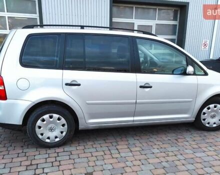 Серый Фольксваген Туран, объемом двигателя 1.6 л и пробегом 220 тыс. км за 5650 $, фото 31 на Automoto.ua