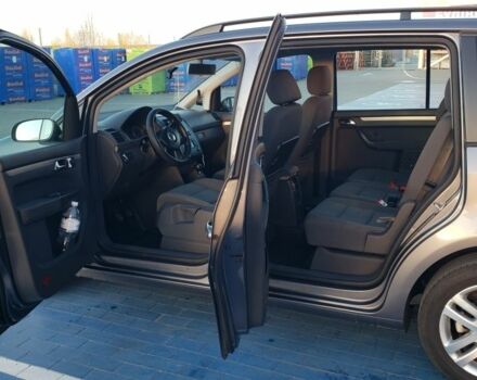 Серый Фольксваген Туран, объемом двигателя 1.9 л и пробегом 240 тыс. км за 6750 $, фото 6 на Automoto.ua