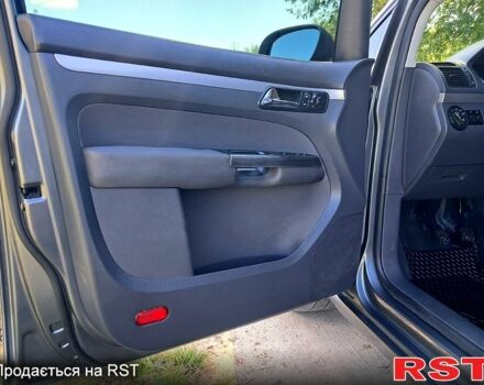 Серый Фольксваген Туран, объемом двигателя 1.6 л и пробегом 256 тыс. км за 5800 $, фото 5 на Automoto.ua