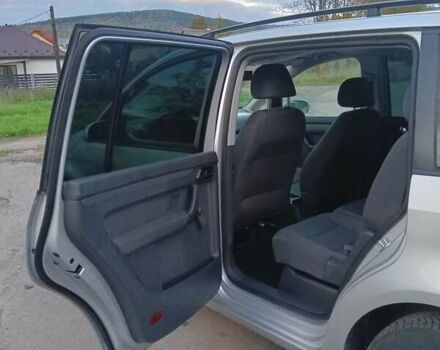 Серый Фольксваген Туран, объемом двигателя 1.6 л и пробегом 242 тыс. км за 5300 $, фото 12 на Automoto.ua