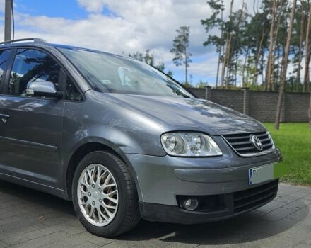 Серый Фольксваген Туран, объемом двигателя 2 л и пробегом 367 тыс. км за 2657 $, фото 5 на Automoto.ua