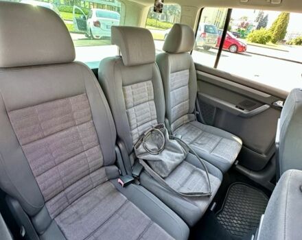 Серый Фольксваген Туран, объемом двигателя 2 л и пробегом 330 тыс. км за 5800 $, фото 5 на Automoto.ua