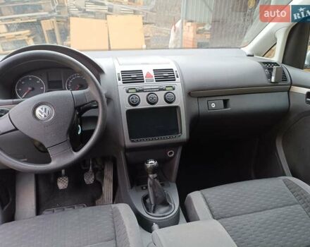 Сірий Фольксваген Туран, об'ємом двигуна 1.9 л та пробігом 324 тис. км за 7500 $, фото 2 на Automoto.ua