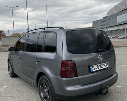 Серый Фольксваген Туран, объемом двигателя 1.6 л и пробегом 240 тыс. км за 7000 $, фото 4 на Automoto.ua