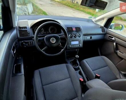 Серый Фольксваген Туран, объемом двигателя 1.6 л и пробегом 270 тыс. км за 6499 $, фото 40 на Automoto.ua
