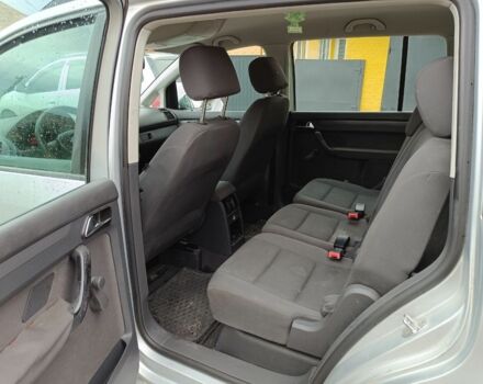 Серый Фольксваген Туран, объемом двигателя 1.9 л и пробегом 430 тыс. км за 2450 $, фото 5 на Automoto.ua