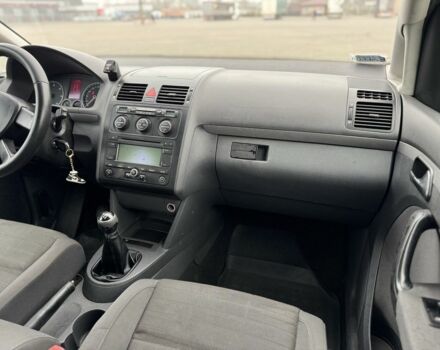 Серый Фольксваген Туран, объемом двигателя 2 л и пробегом 370 тыс. км за 2550 $, фото 10 на Automoto.ua