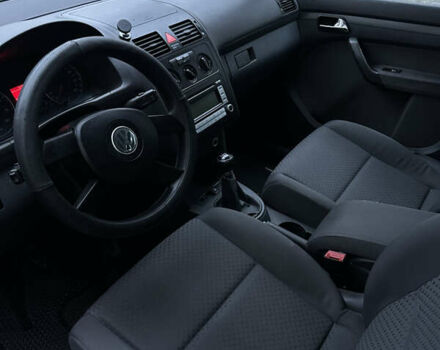 Серый Фольксваген Туран, объемом двигателя 1.6 л и пробегом 260 тыс. км за 5750 $, фото 4 на Automoto.ua