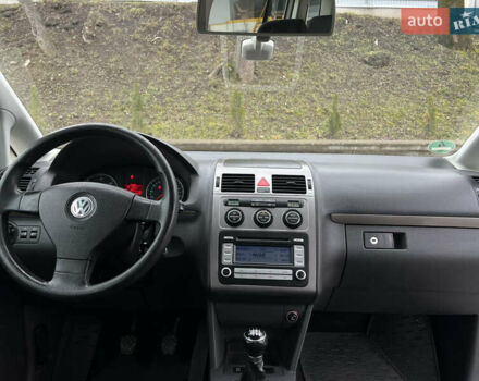 Серый Фольксваген Туран, объемом двигателя 1.9 л и пробегом 284 тыс. км за 6500 $, фото 20 на Automoto.ua