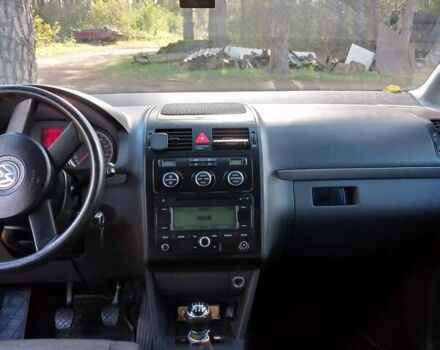 Серый Фольксваген Туран, объемом двигателя 1.6 л и пробегом 257 тыс. км за 5500 $, фото 5 на Automoto.ua