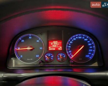 Сірий Фольксваген Туран, об'ємом двигуна 1.9 л та пробігом 264 тис. км за 5400 $, фото 44 на Automoto.ua