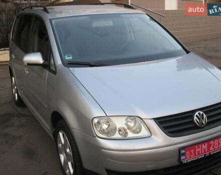 Серый Фольксваген Туран, объемом двигателя 1.6 л и пробегом 230 тыс. км за 6500 $, фото 2 на Automoto.ua