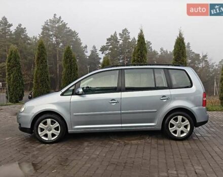 Серый Фольксваген Туран, объемом двигателя 1.6 л и пробегом 205 тыс. км за 5950 $, фото 8 на Automoto.ua