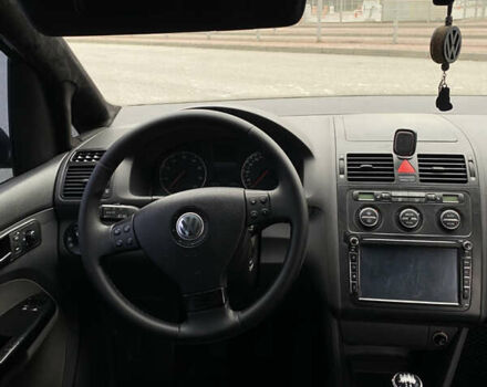 Серый Фольксваген Туран, объемом двигателя 1.6 л и пробегом 240 тыс. км за 7000 $, фото 20 на Automoto.ua