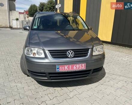 Серый Фольксваген Туран, объемом двигателя 1.6 л и пробегом 186 тыс. км за 6900 $, фото 1 на Automoto.ua