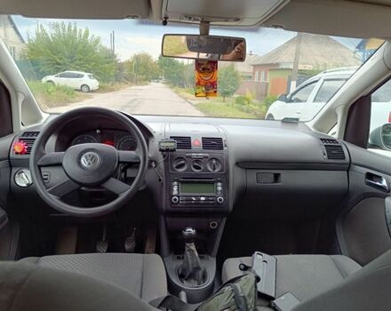 Серый Фольксваген Туран, объемом двигателя 1.9 л и пробегом 430 тыс. км за 2450 $, фото 4 на Automoto.ua