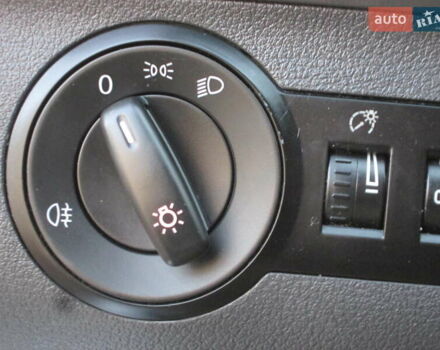 Серый Фольксваген Туран, объемом двигателя 1.6 л и пробегом 230 тыс. км за 6500 $, фото 31 на Automoto.ua