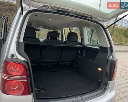 Серый Фольксваген Туран, объемом двигателя 1.9 л и пробегом 284 тыс. км за 6500 $, фото 16 на Automoto.ua