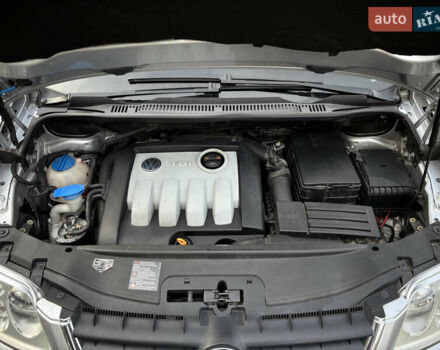 Серый Фольксваген Туран, объемом двигателя 1.9 л и пробегом 206 тыс. км за 6800 $, фото 4 на Automoto.ua